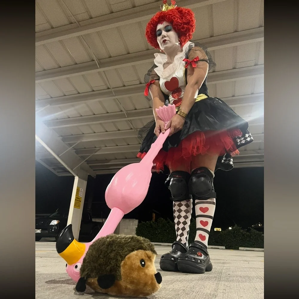 The Queen of Hearts/ The Red Queen Women’s Costume - Picture 10 of 14